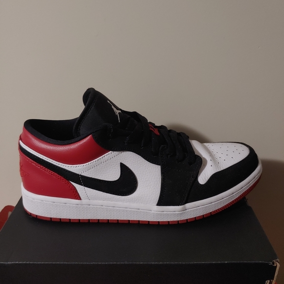 Jordan 1 Low Black Toe - Picture 1 of 1